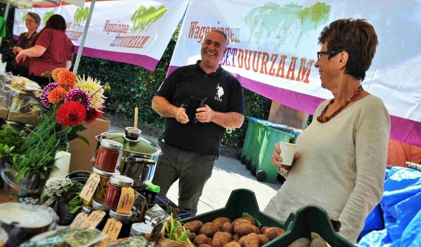 Duurzaam eten op de markt in Wageningen