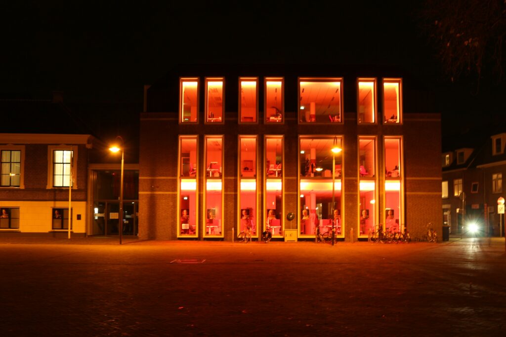 Foto Stadhuis oranje verlicht