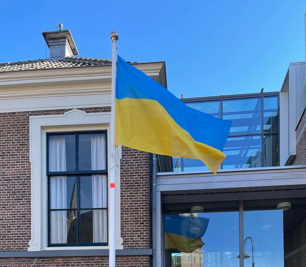 Vlag-Oekraine-op-stadhuis