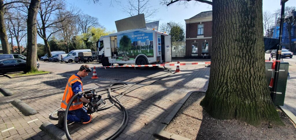 TFI Vitaler Groen werkt aan de bodemverbetering aan de Generaal Foulkesweg.