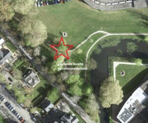 locatie van hondenspeelplaats in de binnenstad, in park Junushoff